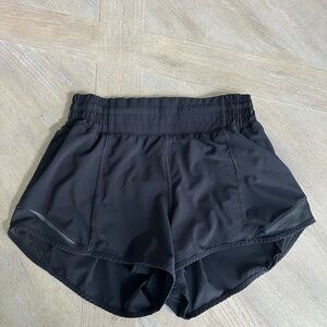 Lululemon Hottie Hot Athletic Shorts SZ 4 2.5 inch BLACK